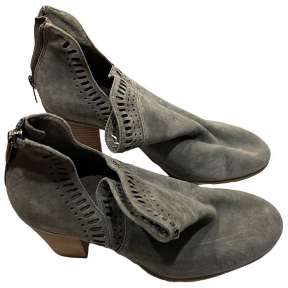 Vince Camuto Women's Fileana Split Shaft Suede Ankle Heel Booties Gray‎ Size 8.5 - Picture 5 of 14